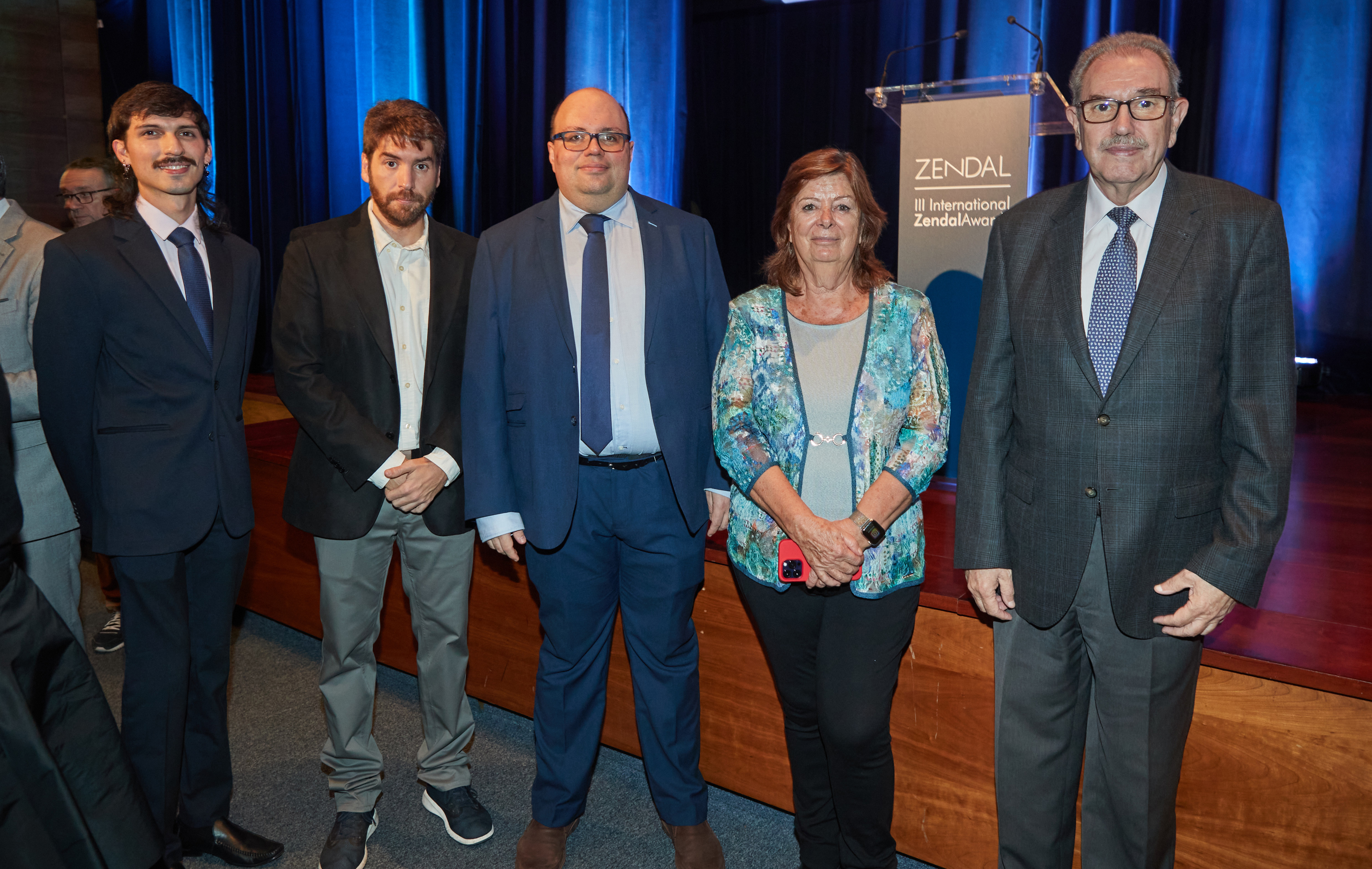 Picture of the awarded group. From left to right, Francisco Javier Loayza, Jaime Larraga, Pedro José Alcolea, María Vallet-Regí, and Vicente Larraga.