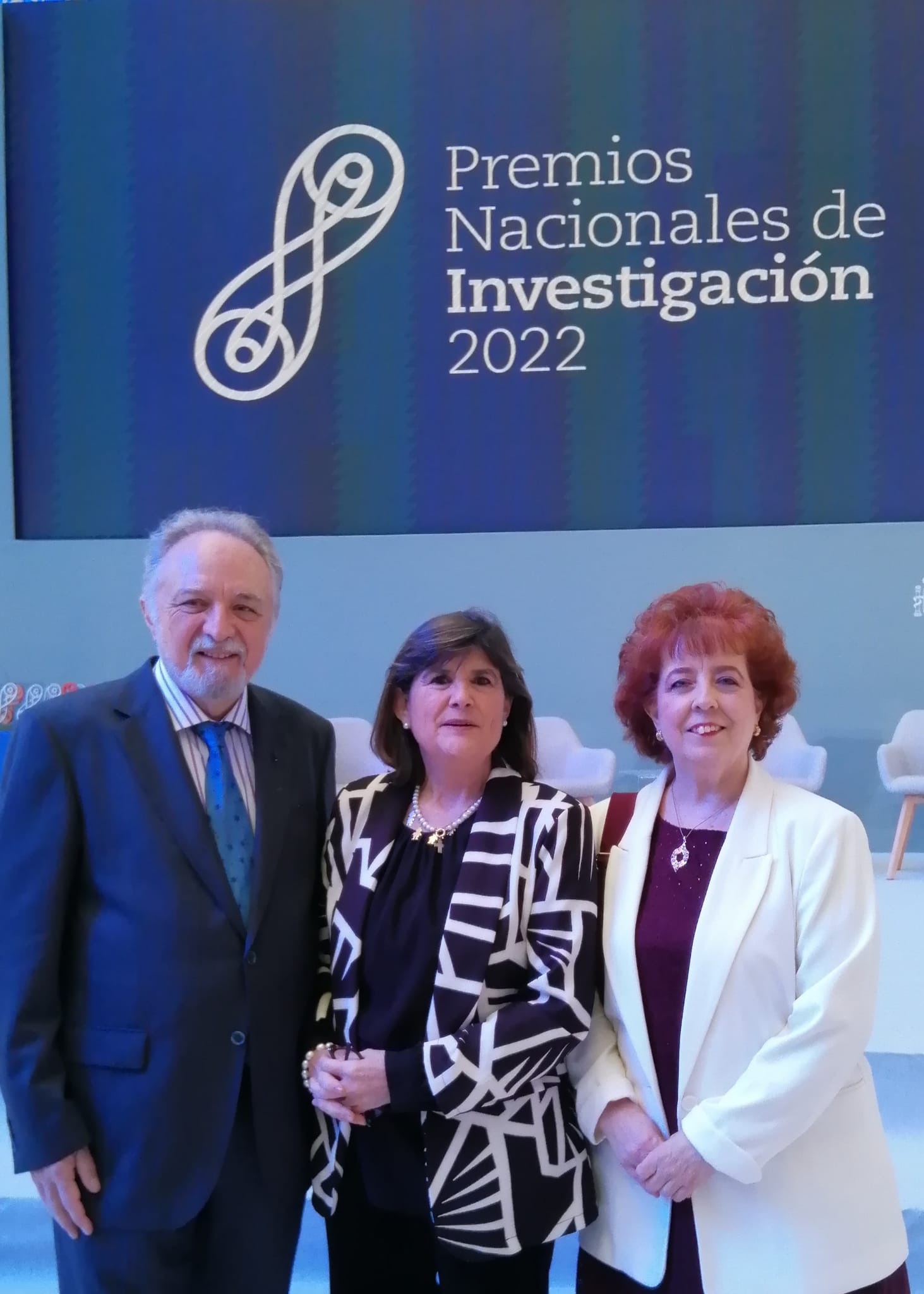 Ana Martinez accompanied by the Director of the Margarita Salas IBC, Enrique J. de la Rosa, and the vice-director of this center, Pilar S. Testillano.