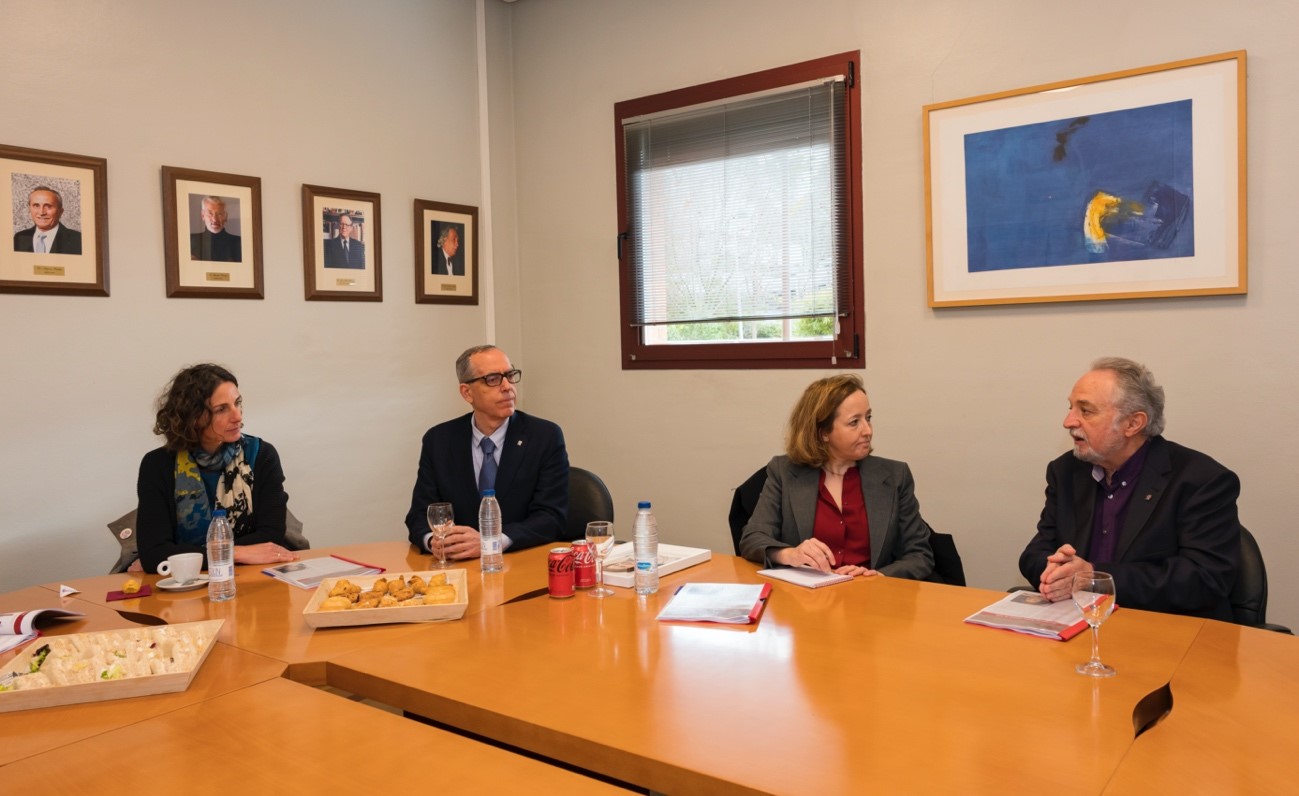 foto de la reunión con el equipo de dirección del CIB Margarita Salas